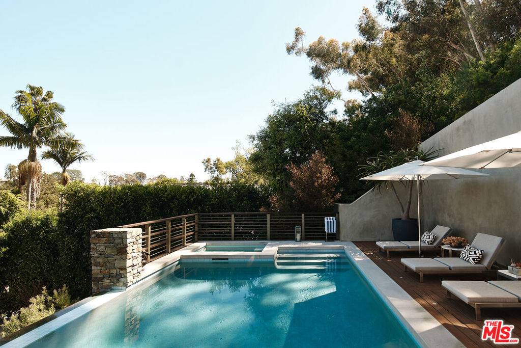 717 Greentree RD, Pacific Palisades, CA 90272