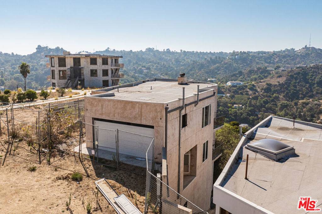 Los Angeles, CA 90046,2505 Woodstock RD
