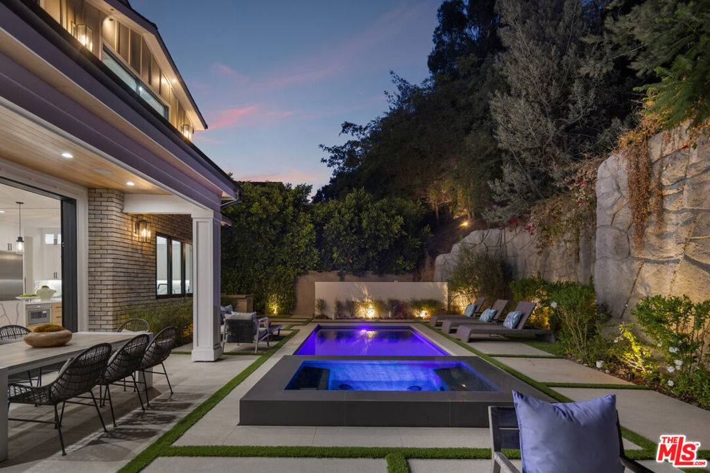 Beverly Hills, CA 90210,1534 N Beverly DR