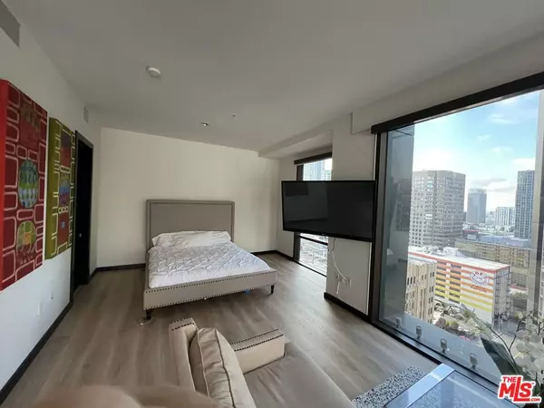 Los Angeles, CA 90017,655 S Hope ST #1605