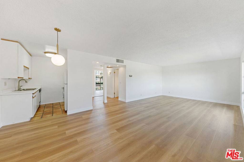 West Hollywood, CA 90069,970 Palm AVE #301