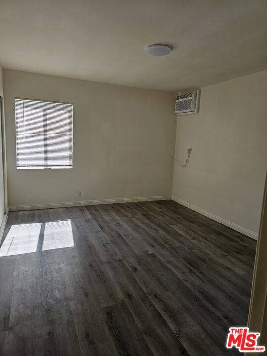 Los Angeles, CA 90019,914 S Gramercy DR