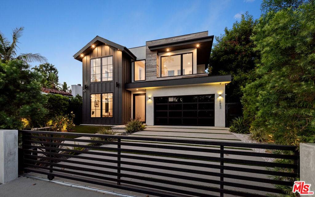 Toluca Lake, CA 91602,10453 Whipple ST