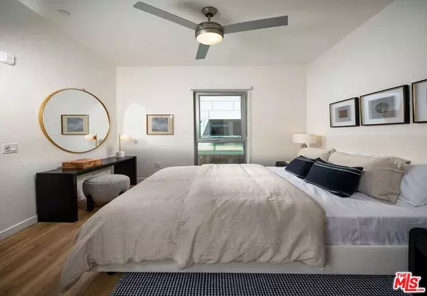Santa Monica, CA 90403,3223 Wilshire #412