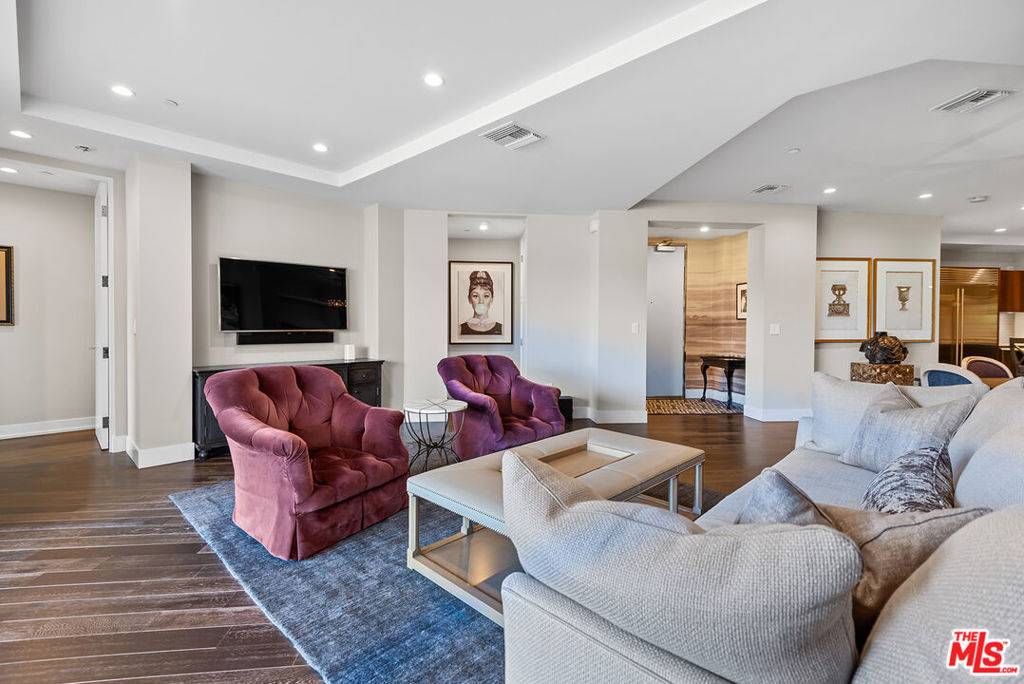 Beverly Hills, CA 90210,460 N Palm DR #403