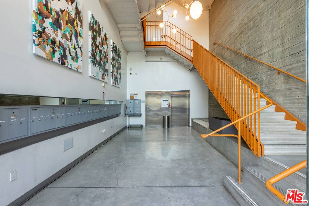 West Hollywood, CA 90069,901 Hancock AVE #302