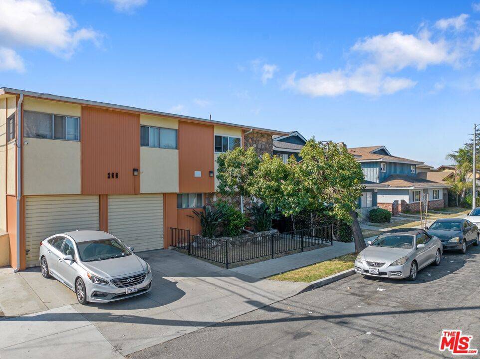 Long Beach, CA 90806,266 E 25th ST