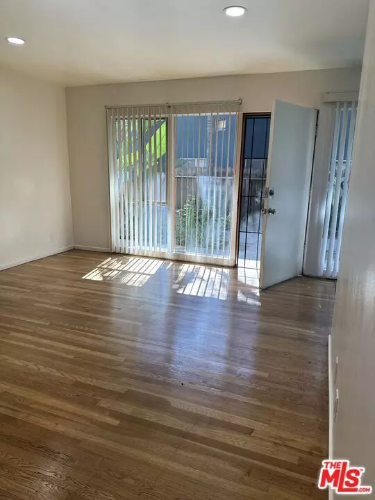 Long Beach, CA 90806,266 E 25th ST