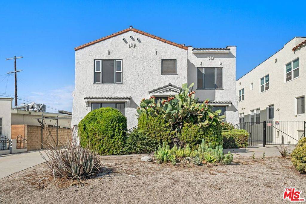 Los Angeles, CA 90019,1371 Keniston AVE