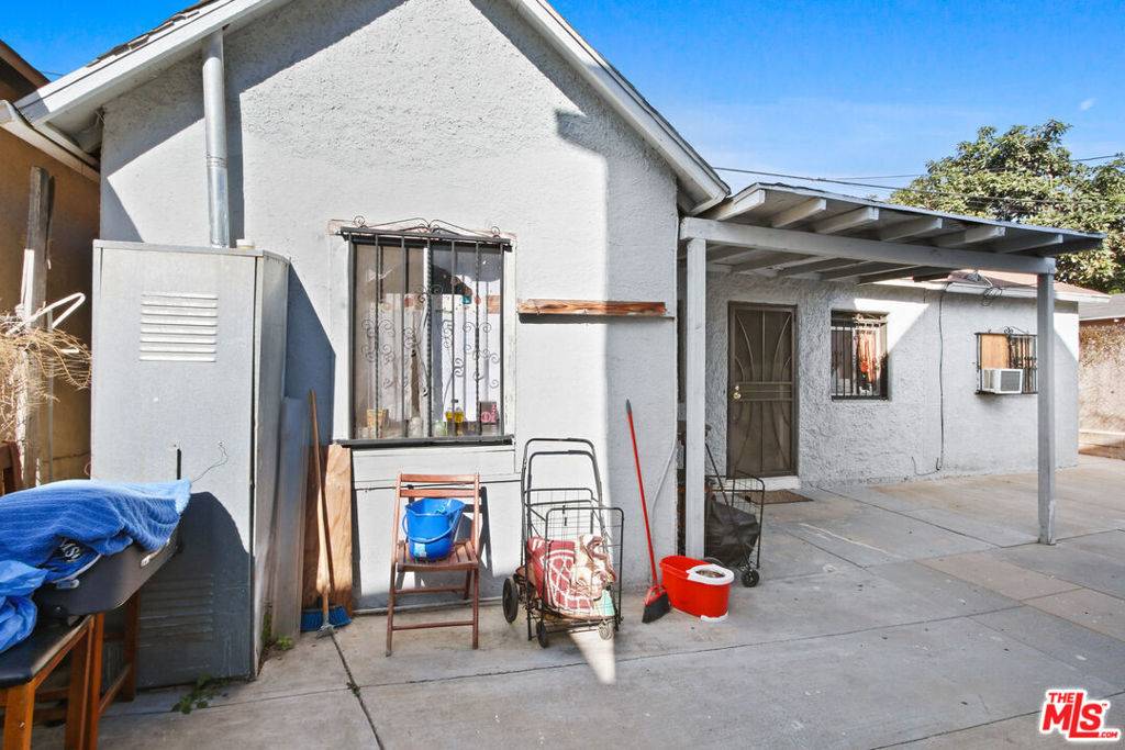 Los Angeles, CA 90006,1819 S Normandie AVE