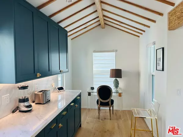 Los Angeles, CA 90048,8417 W 1st ST