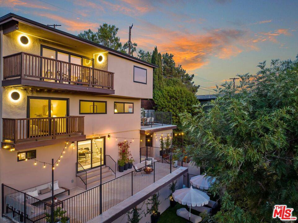 3937 W Point DR, Los Angeles, CA 90065
