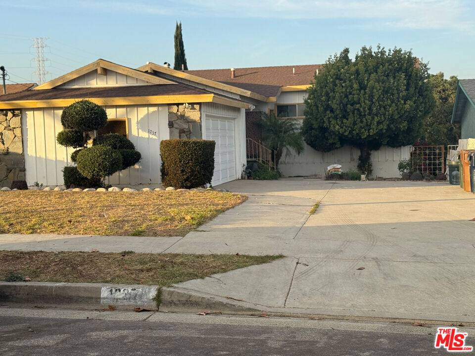 1237 W 124th ST, Los Angeles, CA 90044