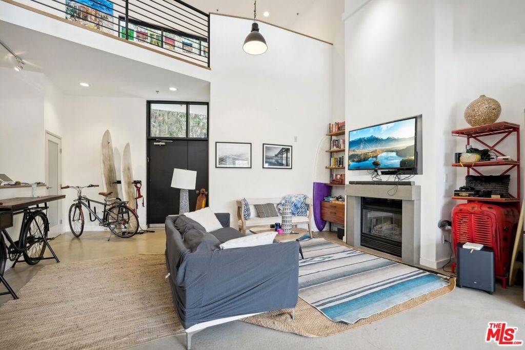 Venice, CA 90291,815 Hampton DR #3