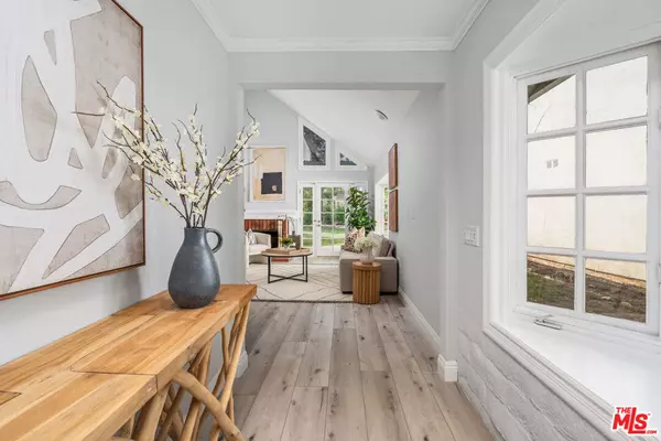 Agoura Hills, CA 91301,30766 Lakefront DR