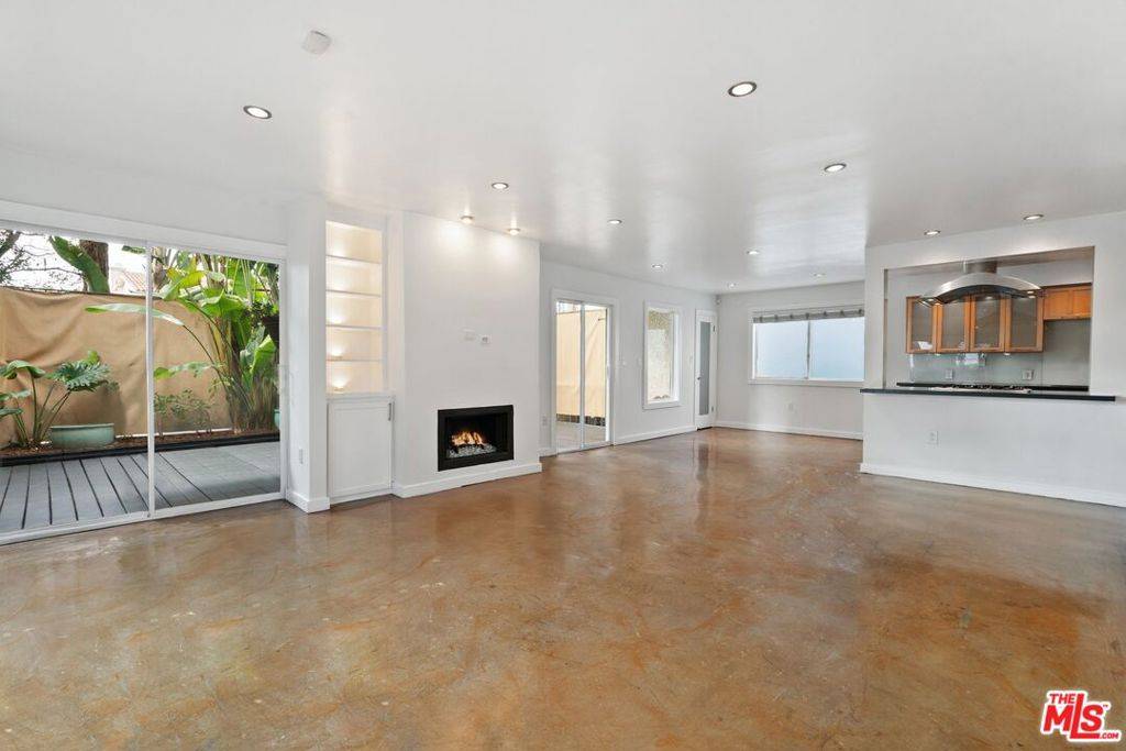 West Hollywood, CA 90069,9061 Keith AVE #101