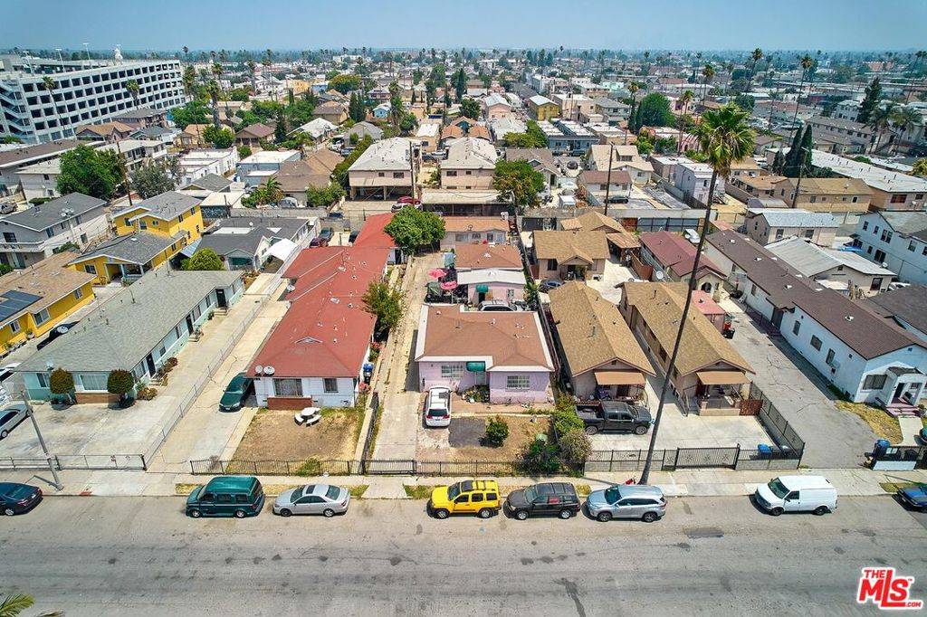 Los Angeles, CA 90044,857 W 85th ST