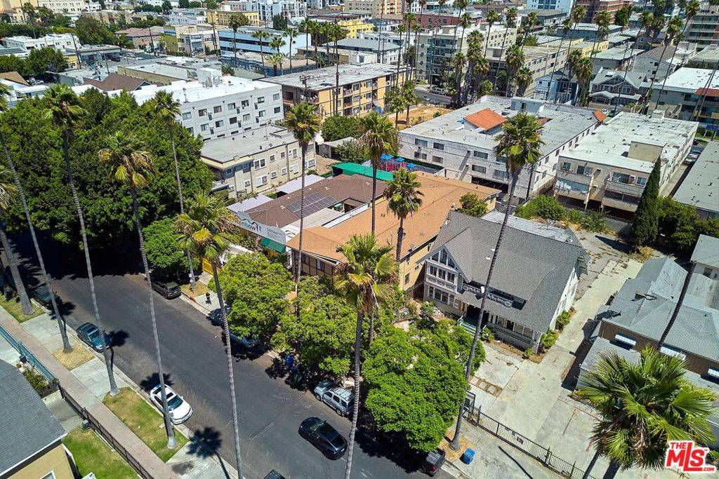Los Angeles, CA 90006,942 Menlo AVE