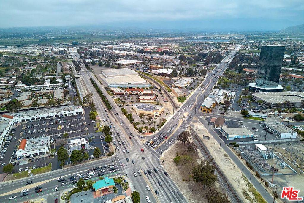Oxnard, CA 93036,2303 E Vineyard AVE