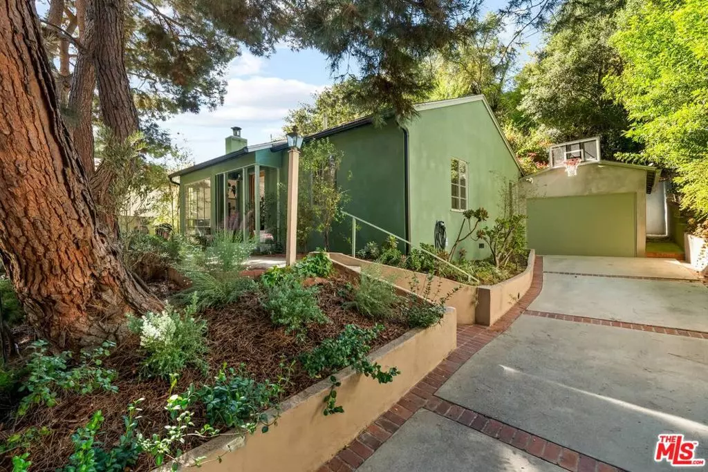 Los Angeles, CA 90046,2431 Greenvalley RD
