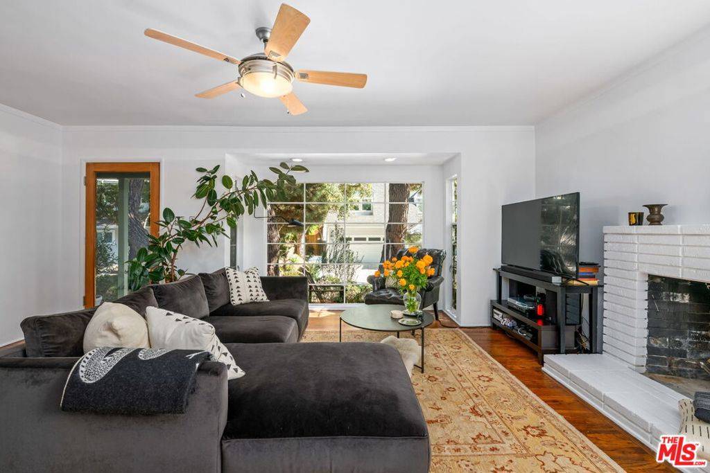 Los Angeles, CA 90046,2431 Greenvalley RD