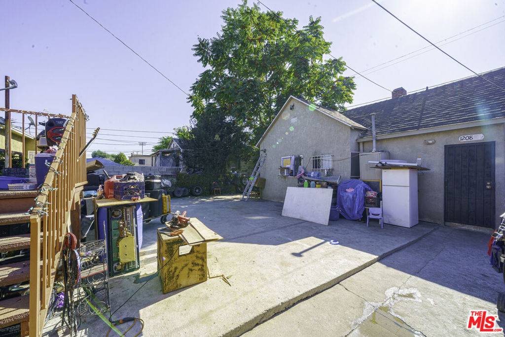 Los Angeles, CA 90011,1208 E 34th ST