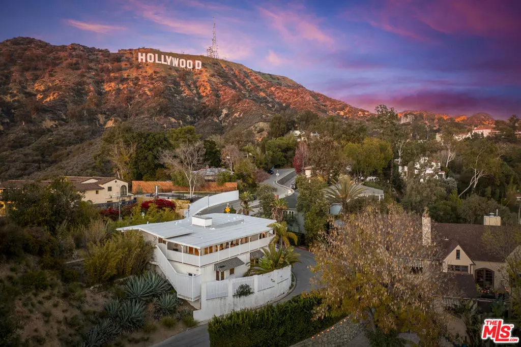 Los Angeles, CA 90068,6240 Mulholland HWY