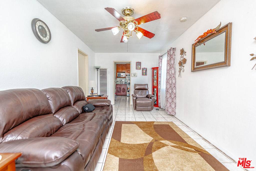 Compton, CA 90221,910 W W Elm ST