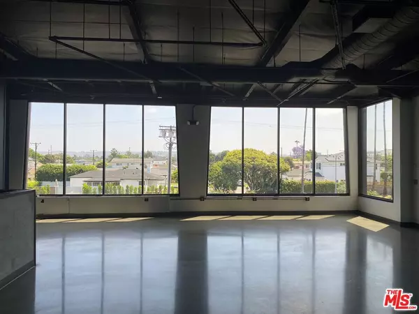 Los Angeles, CA 90066,5425 Grosvenor BLVD