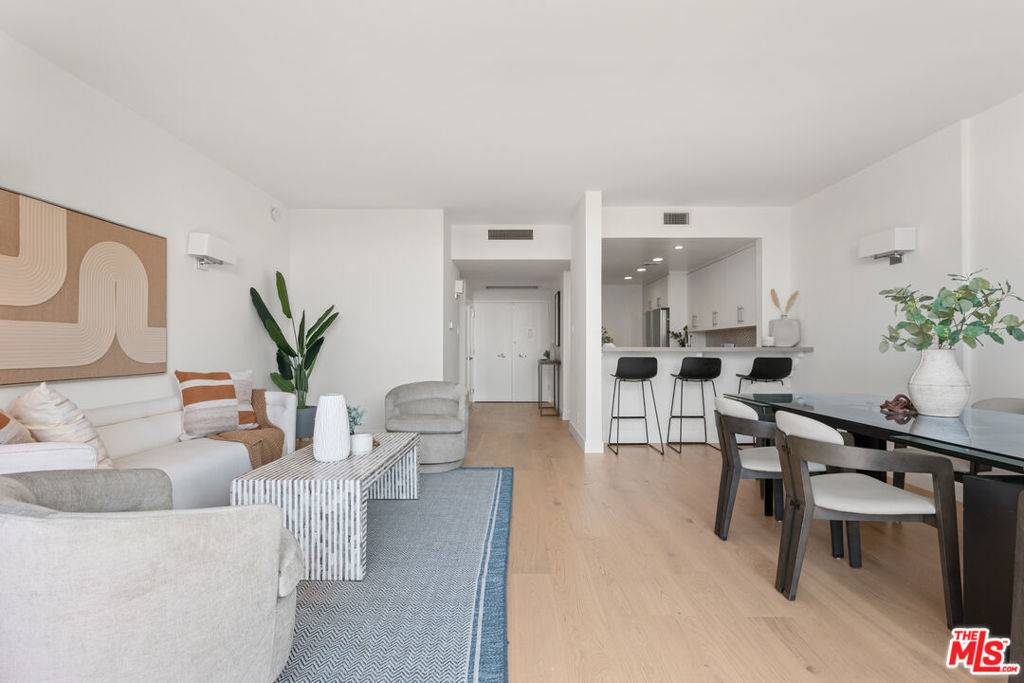West Hollywood, CA 90069,8787 Shoreham DR #109