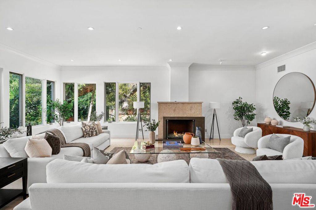 9580 Shirley LN, Beverly Hills, CA 90210