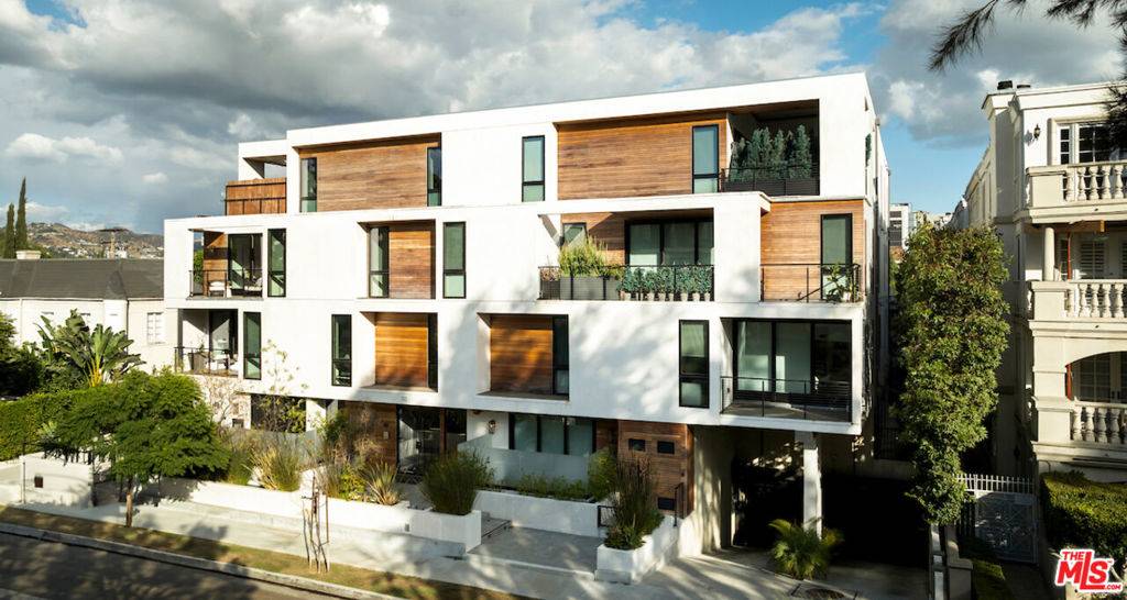 Los Angeles, CA 90048,132 N Swall DR #Penthouse