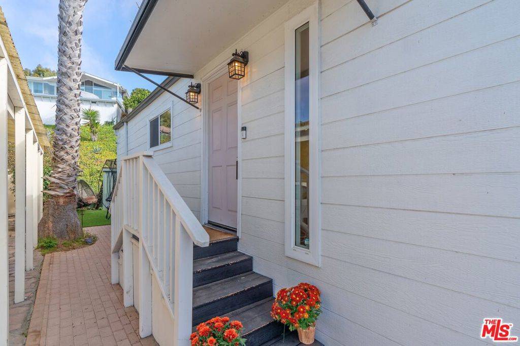3 Copra LN, Pacific Palisades, CA 90272