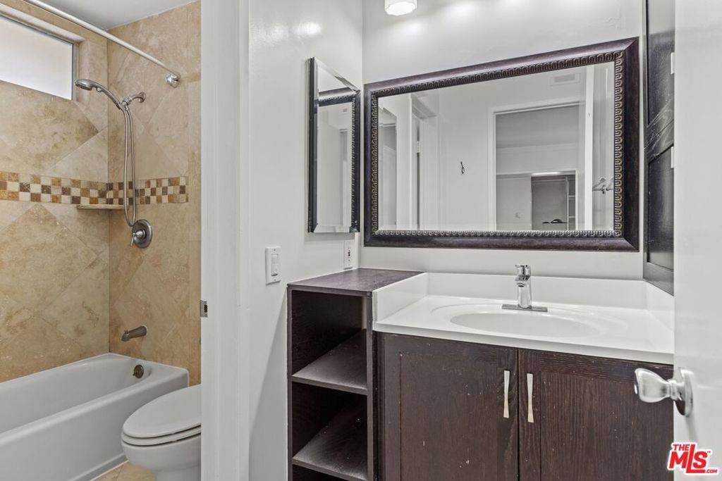 Santa Monica, CA 90403,1033 6TH ST #212