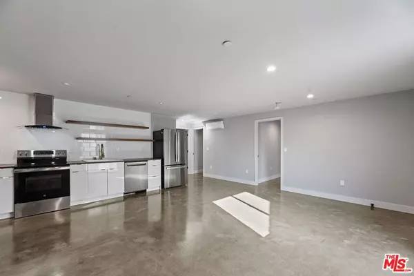 919 1/2 N Benton WAY, Los Angeles, CA 90026