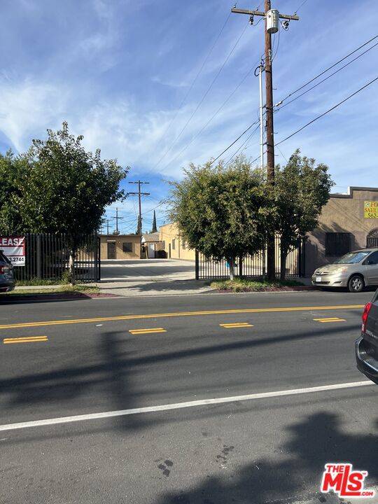 6611 S San Pedro ST, Los Angeles, CA 90003