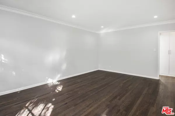 West Hollywood, CA 90069,8567 HOLLOWAY DR #1