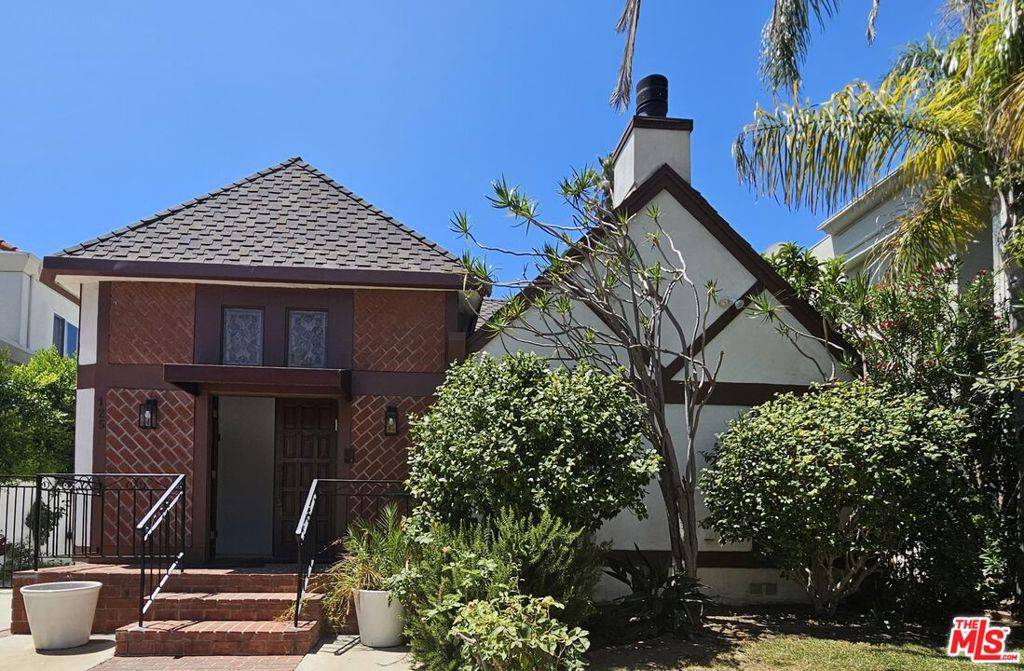 125 N Oakhurst DR, Beverly Hills, CA 90210
