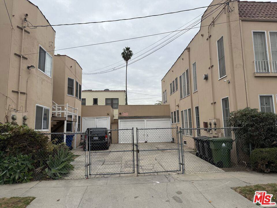 Los Angeles, CA 90006,2150 Cambridge ST