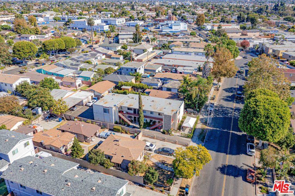 Inglewood, CA 90302,579 Hyde Park PL
