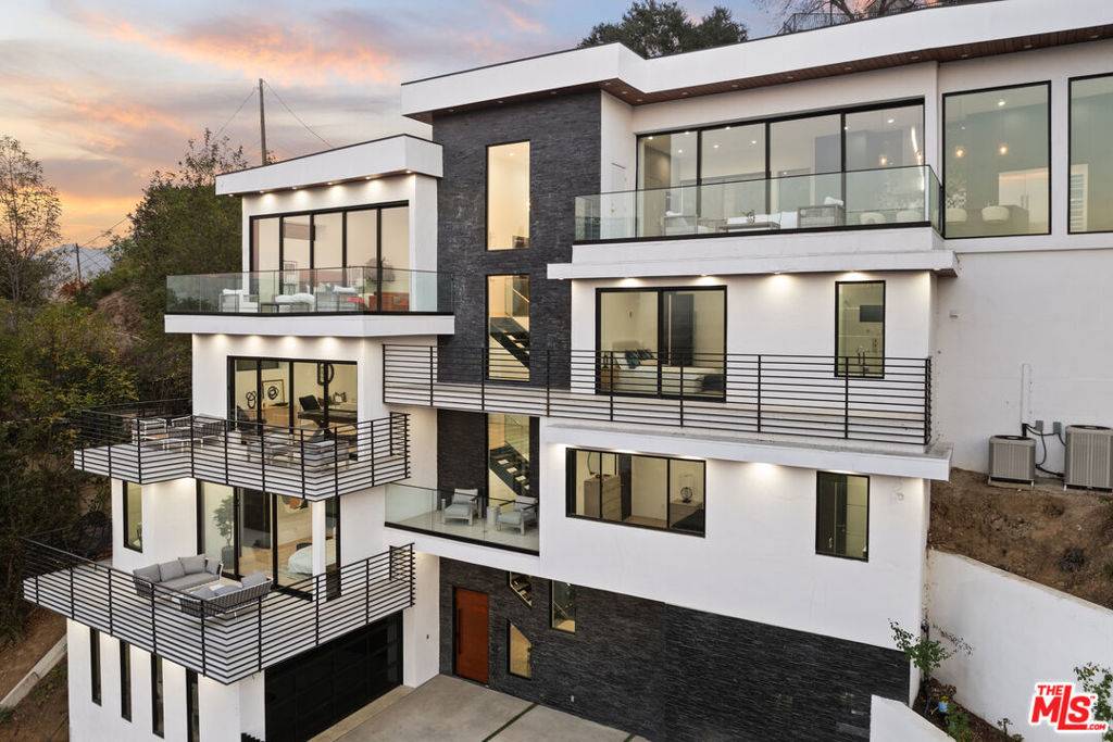 3716 Multiview DR, Los Angeles, CA 90068