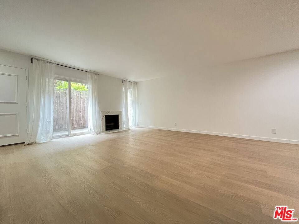 Sherman Oaks, CA 91403,5115 Kester AVE #9