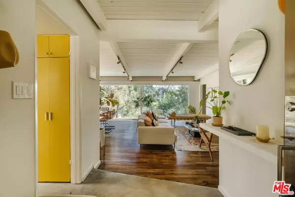 Los Angeles, CA 90068,6170 Rodgerton DR