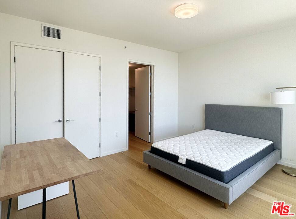 Los Angeles, CA 90017,889 Francisco ST #1106