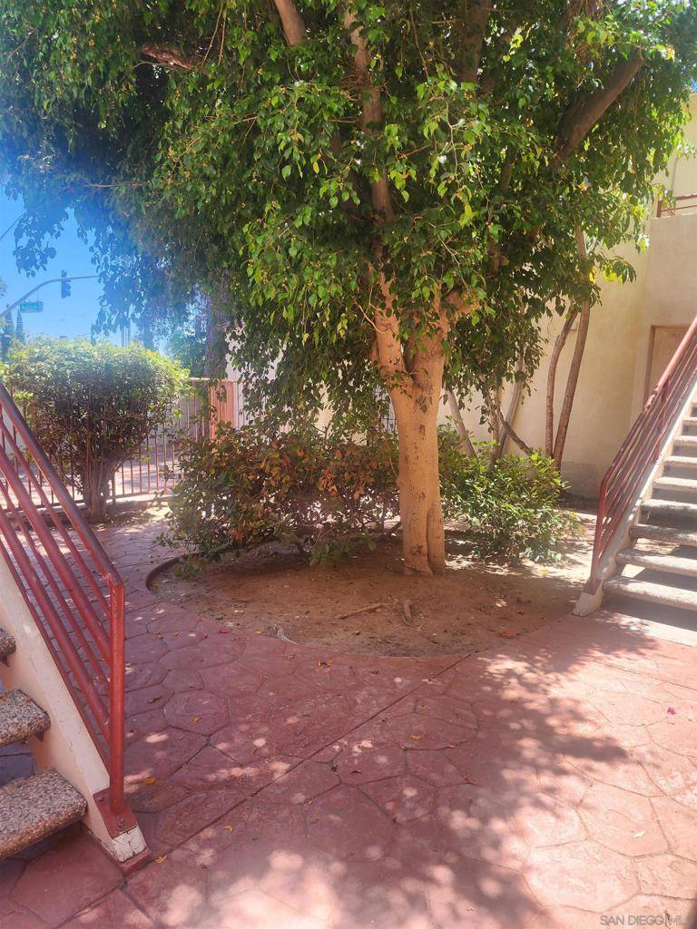 El Cajon, CA 92020,390 E Madison Ave #H
