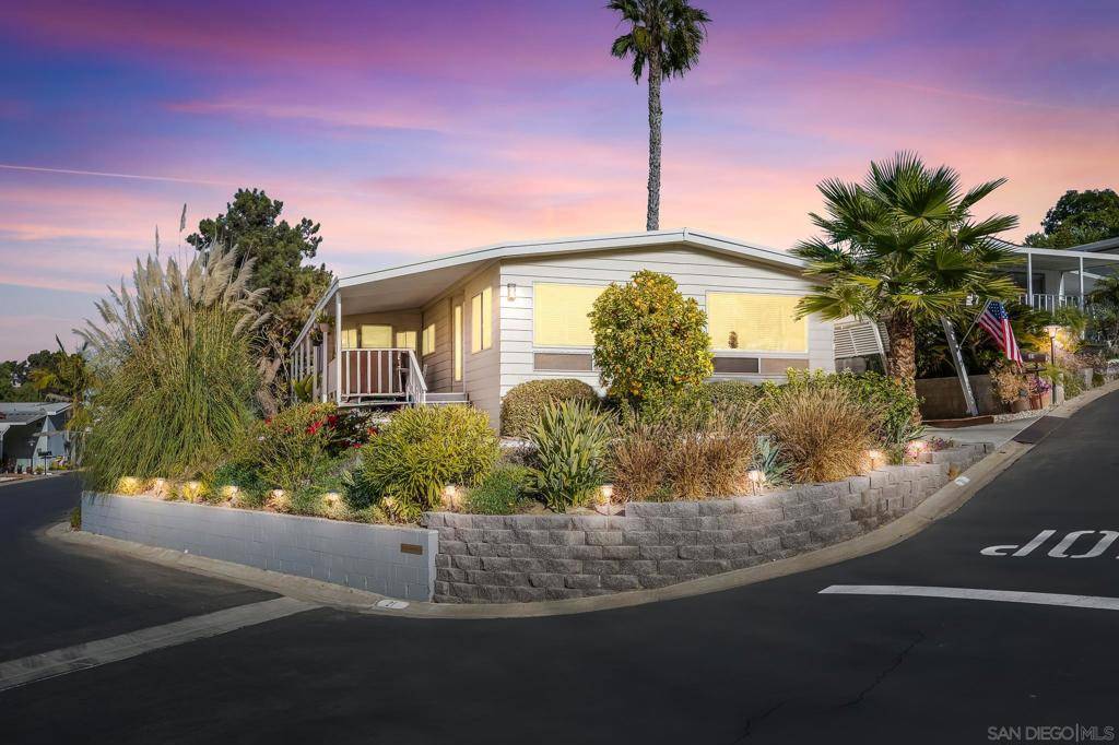 2130 Sunset Dr #SPC 21, Vista, CA 92081