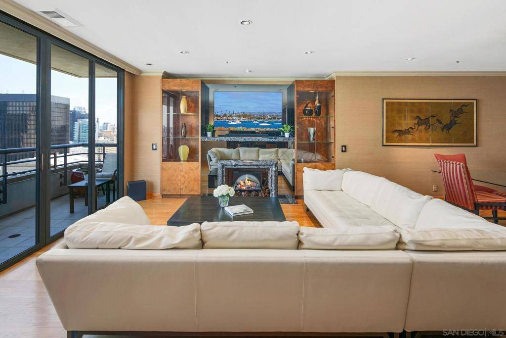 San Diego, CA 92101,700 Front St #1906