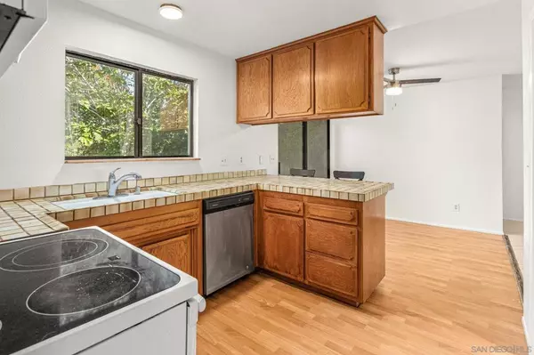 Carlsbad, CA 92009,2732 2734 Luciernaga St