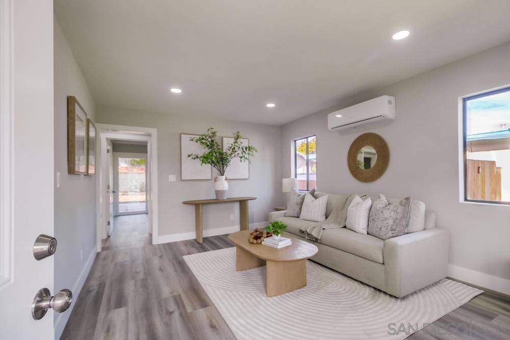 San Diego, CA 92115,6144 Kerch ST