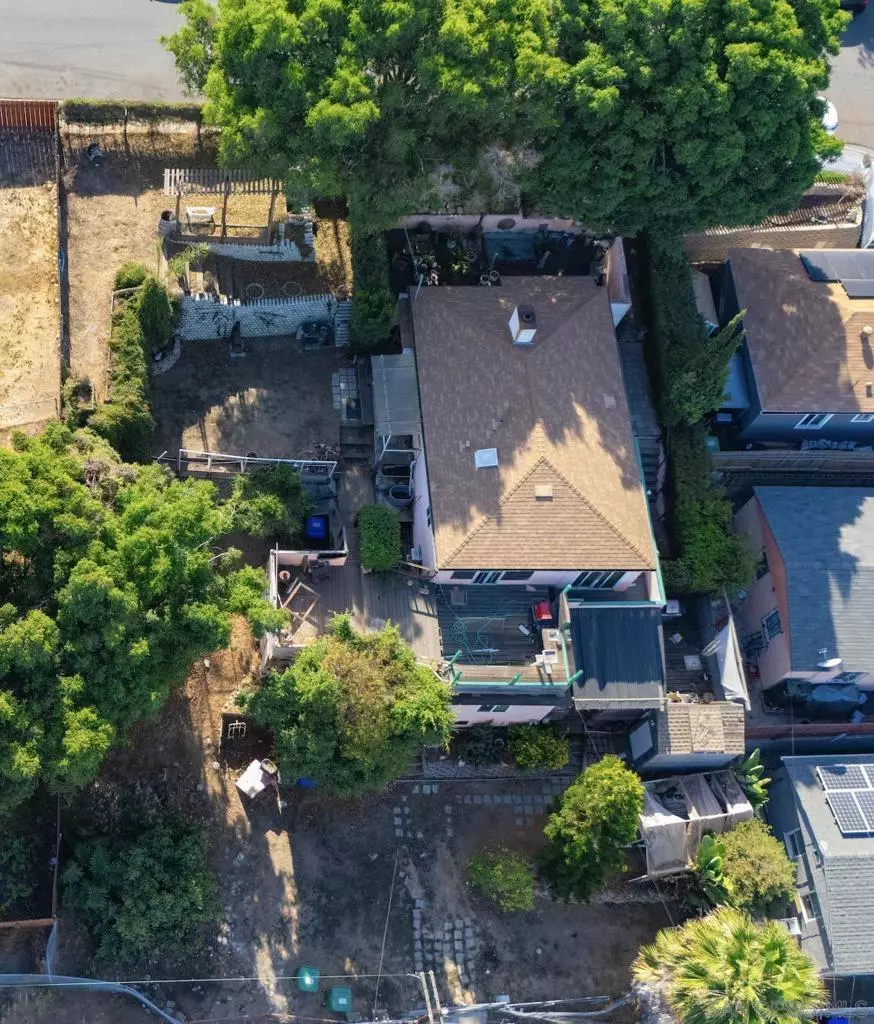 San Diego, CA 92102,3916 & 3920 C st.